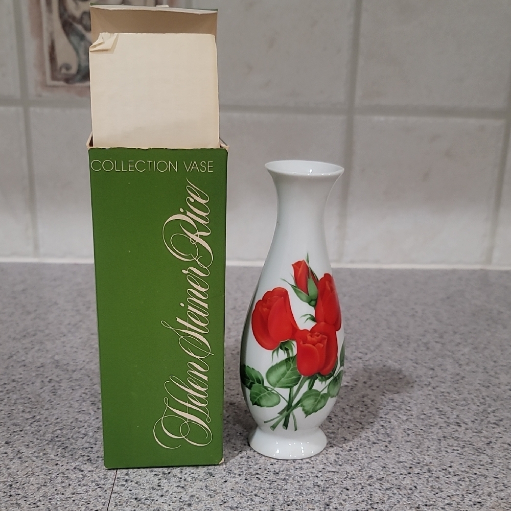 Elegant White and Red Floral Accent Vase